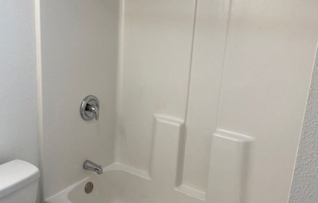 Studio, 1 bath, $575, Unit 214 S 8th St Apt 11