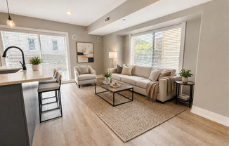 809 N 17 ST