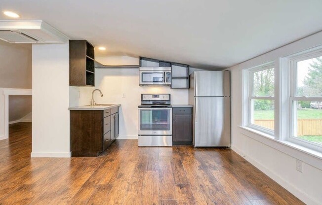 Modern & Spacious Studio – Stylish Upgrades, A/C, and Minutes from Freeway & Clackamas CC!