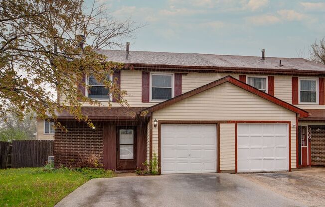 2 story 3 bd 2.5 ba duplex fenced yard Bolingbrook