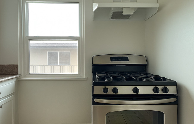 2 beds, 1 bath, $2,250, Unit Unit #5
