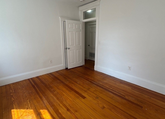 14 LYNDHURST ST
