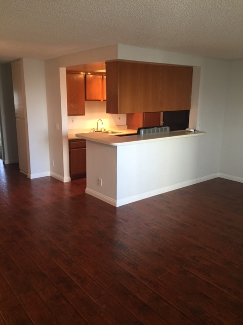 2 beds, 2 baths, 700 sqft, $2,500