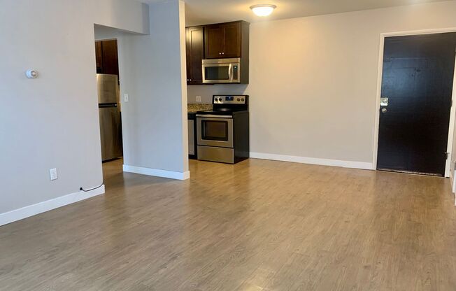 1 bed, 1 bath, $950, Unit 115