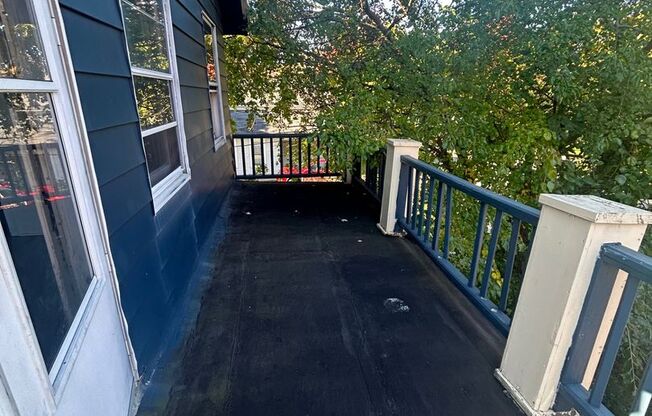 2 beds, 1 bath, $950, Unit Up