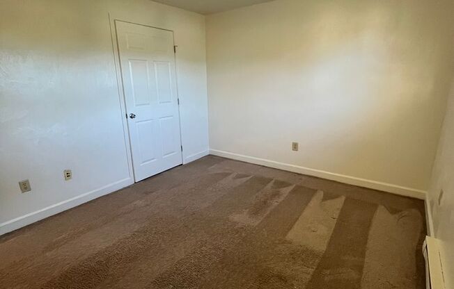 2 beds, 1 bath, 903 sqft, $1,290, Unit I-11