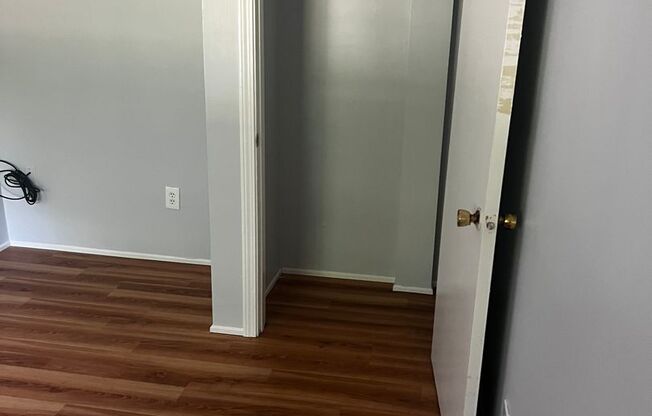 3 beds, 1 bath, 1,000 sqft, $2,100, Unit 13