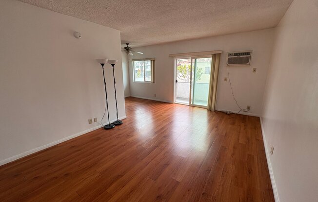 2339 GLENDALE BLVD