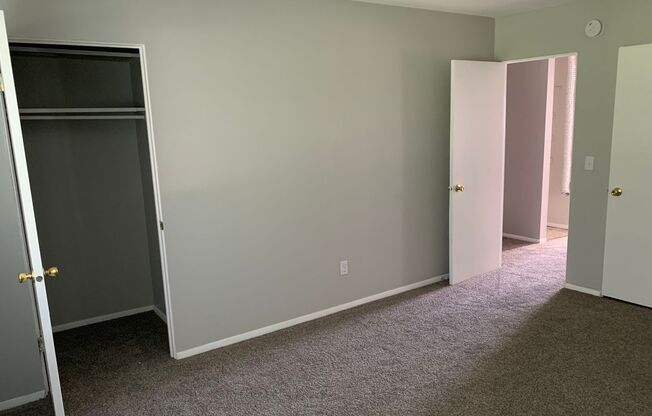 2 beds, 1 bath, 990 sqft, $1,450, Unit 18