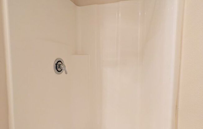 2 beds, 2 baths, 994 sqft, $1,475, Unit E101