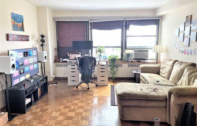 1 bed, 1 bath, 700 sqft, $1,700, Unit 418-1208