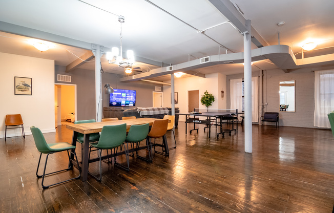2010 S Wabash Ave, Chicago IL 2R