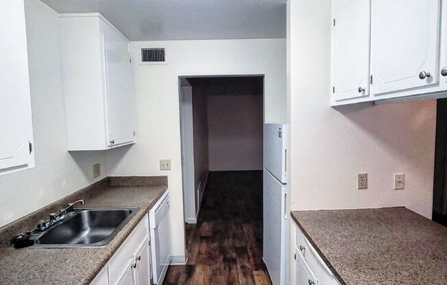 2 beds, 2 baths, 988 sqft, $2,175, Unit 122