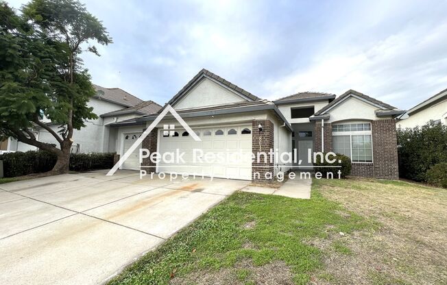 Updated 4bd/2ba Vintage Park Home with 3 Car Garage!