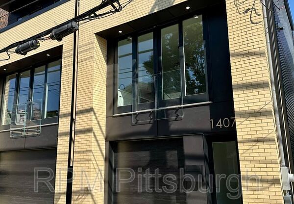 1407 SARAH ST
