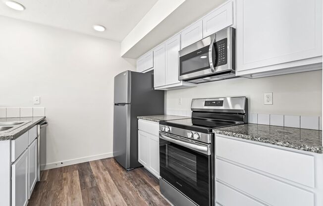 2 beds, 2 baths, 880 sqft, $1,599, Unit 660-102