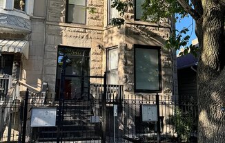 2840 W FULTON