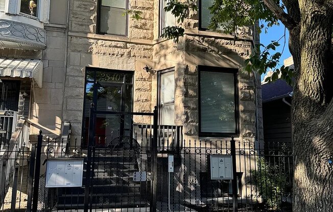 2840 W FULTON