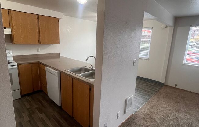 2 beds, 1 bath, 875 sqft, $1,395, Unit 127-43