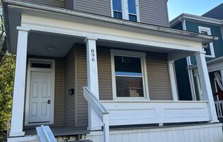 Welcome to this amazing 3 Bedroom, 1 Bathroom Home, located in the vibrant city of Columbus, OH!