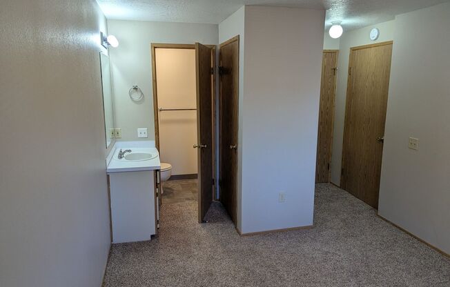 2 beds, 2 baths, 950 sqft, $1,350, Unit 29