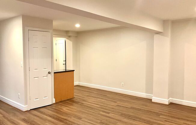 2 beds, 1 bath, 742 sqft, $2,500, Unit 114