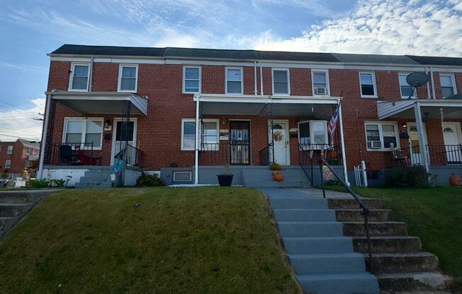 Charming 2Bed/1.5Bath Townhome with Modern Upgrades and Outdoor Space in Violetville MD