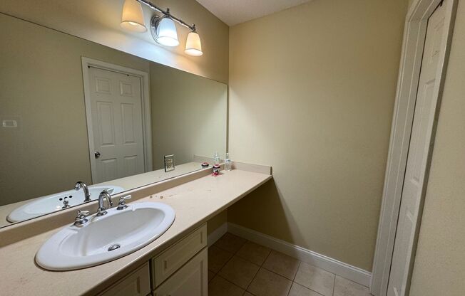 3 beds, 2 baths, $2,600, Unit UNIT G