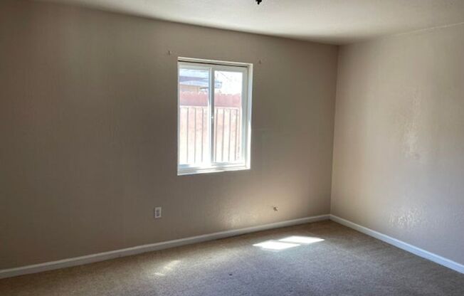 3 beds, 1 bath, $1,300