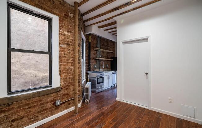 28 FORSYTH ST