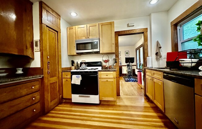 112 Colborne Rd 1