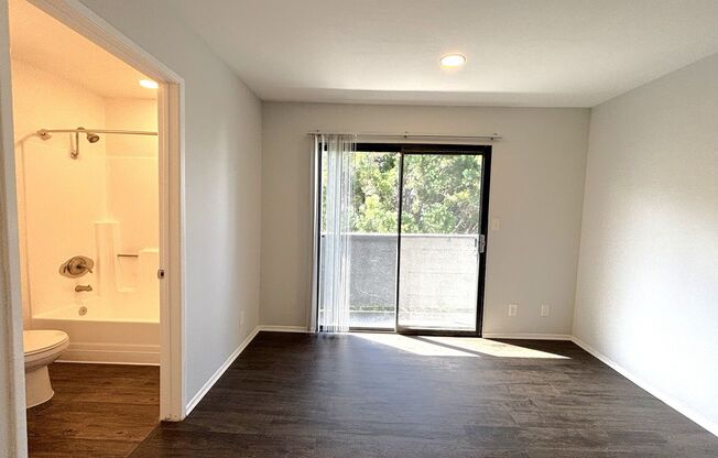 2 beds, 2 baths, 900 sqft, $1,948, Unit 320