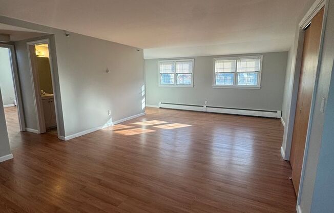 1 bed, 1 bath, $1,100, Unit 301