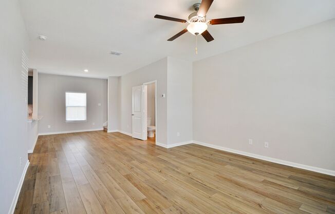 Like-New 3 Bed, 2.5 Bath Home with Spacious Layout & Modern Finishes!