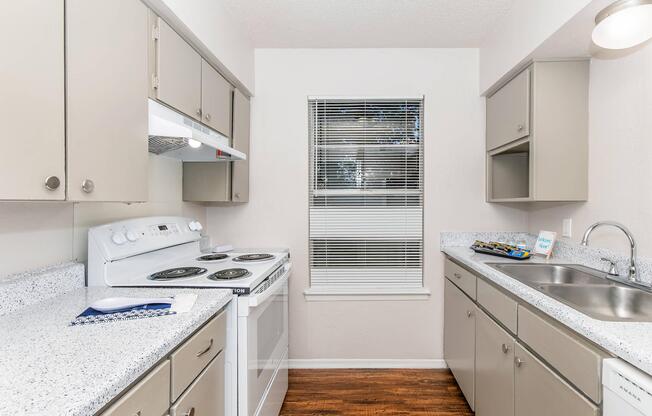 3 beds, 1.5 baths, 1,125 sqft, $1,495