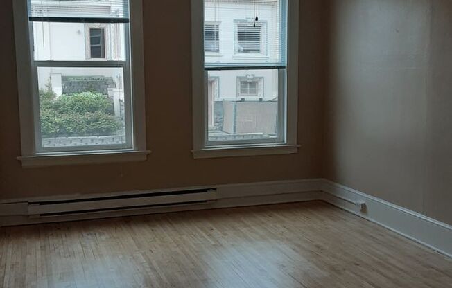 2 beds, 1 bath, 1,090 sqft, $1,350, Unit 202