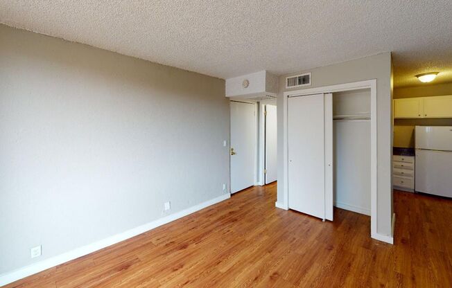 Studio, 1 bath, 304 sqft, $795, Unit 1945 Peoria St #308