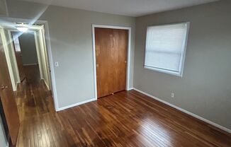 2 beds, 1 bath, $975, Unit Apt 3