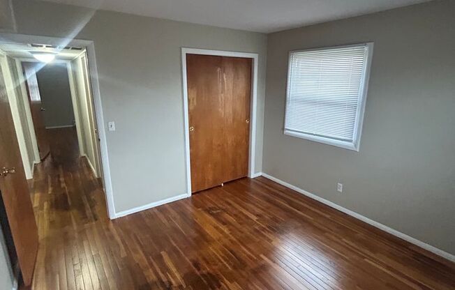 2 beds, 1 bath, $975, Unit Apt 3