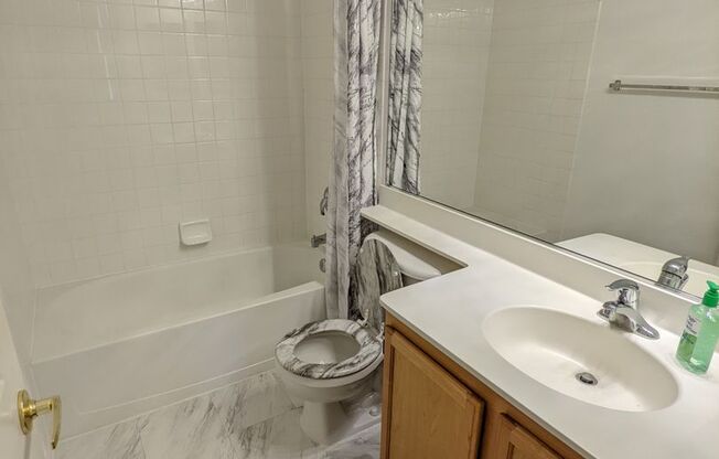 3 beds, 2 baths, $1,650, Unit # 203