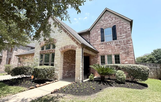 Elegant and Spacious 4/3/3 Home w/ Study and Home Theatre!