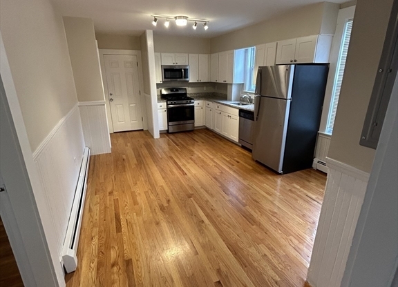 3 beds, 1 bath, 1,200 sqft, $3,195, Unit 1