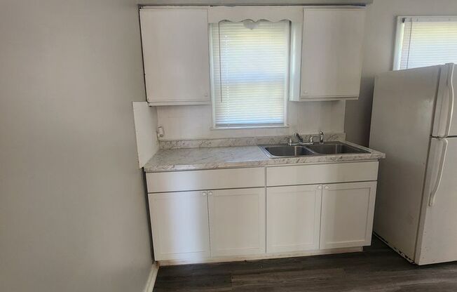 2 beds, 1 bath, $899