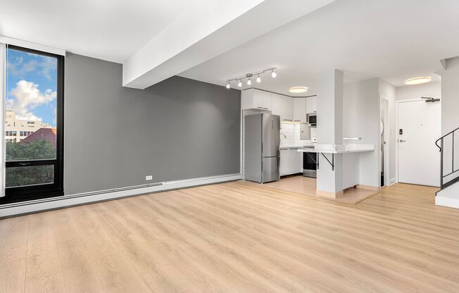 1 bed, 1.5 baths, 667 sqft, $2,400, Unit 4B