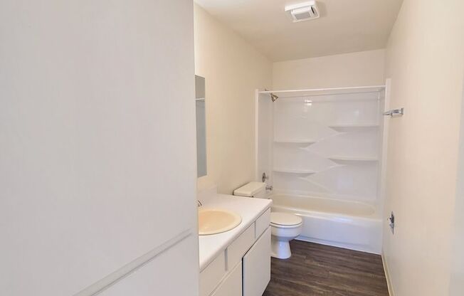 1 bed, 1 bath, 595 sqft, $995, Unit 101