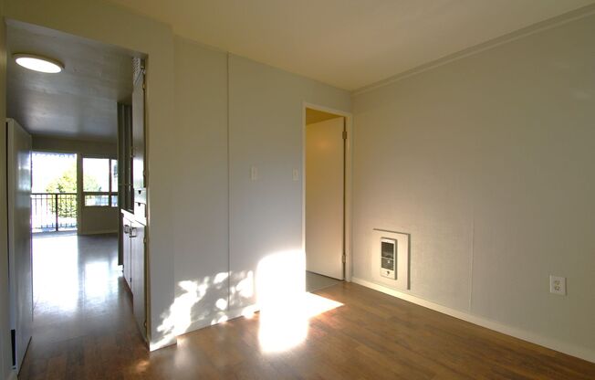 1 bed, 1 bath, 350 sqft, $1,195, Unit 208