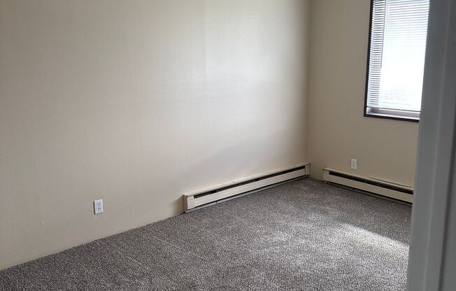 2 beds, 1 bath, 800 sqft, $995, Unit 405-18