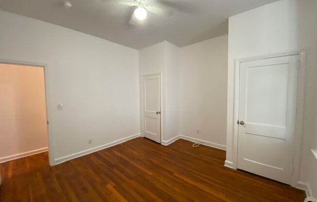 2 beds, 1 bath, $2,100, Unit Apt 3 - 24 Bay Ave