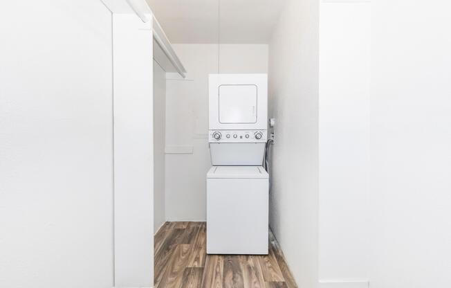 1 bed, 1 bath, 560 sqft, $895