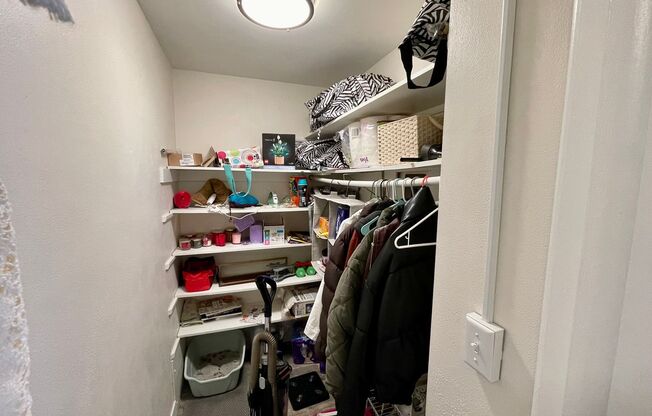 1 bed, 1 bath, $1,095, Unit 204